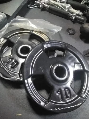 2 anilhas emborrachada preta de 10kg furação 31mm Sport promo poucos dias