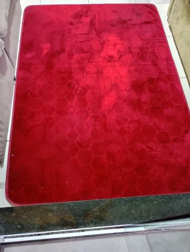 LINDO TAPETE VERMELHO 70