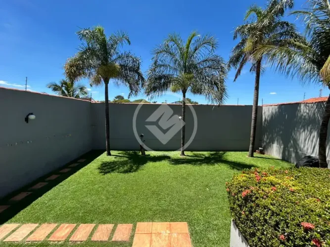 Casa à venda com 3 quartos sendo 1 suíte - 226m² - Presidente Roosevelt - Uberlândia MG co