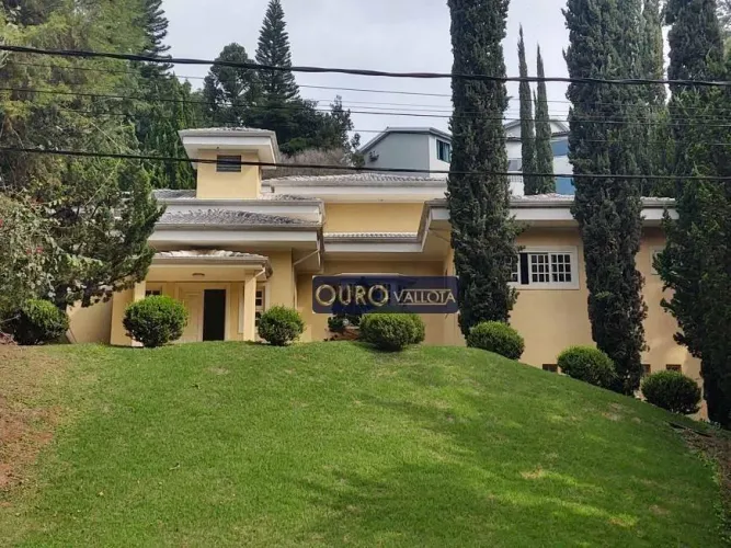 Casa maravilhosa em condomínio à venda