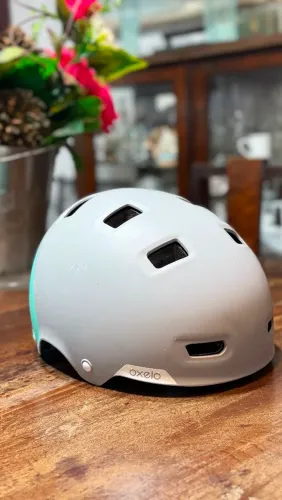 Vendo capacete para esportes
