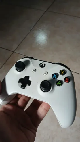 Xbox One S 1TB - Perfeito Estado