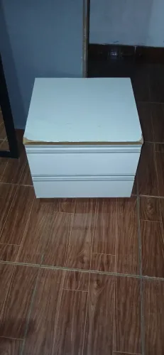 Criado mudo branco