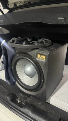 Subwoofer uxp 12? 500RMS com caixa