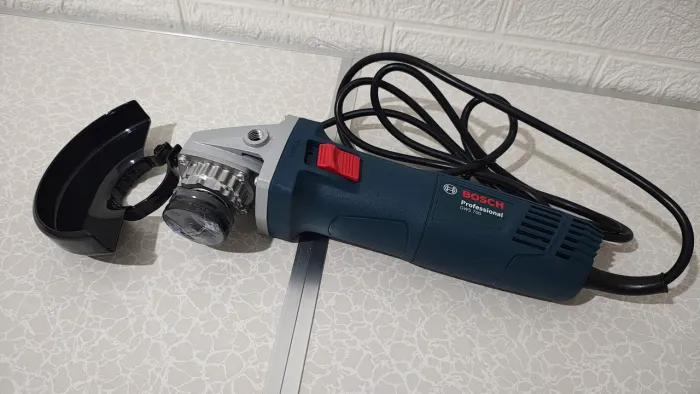 Esmerilhadeira Angular 4.1/2" Bosch GWS 700 710W 127V