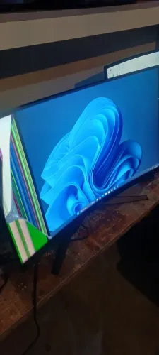 Monitor asus 32 com defeito 