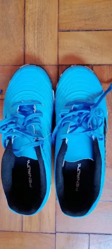 2 pares de tênis infantil, um novo e um com pouco uso