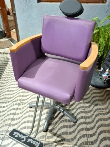 Cadeira para barbearia / cabeleireiro com ajuste de altura