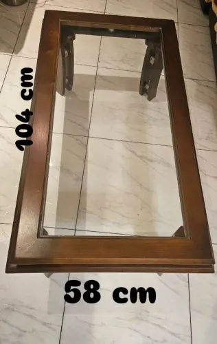 Mesa centro em madeira, tampo de vidro , ótimo estado.