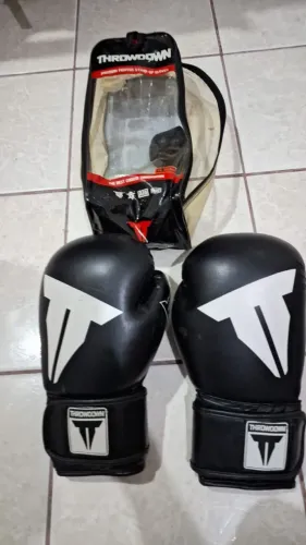 Luva Box Throwoown