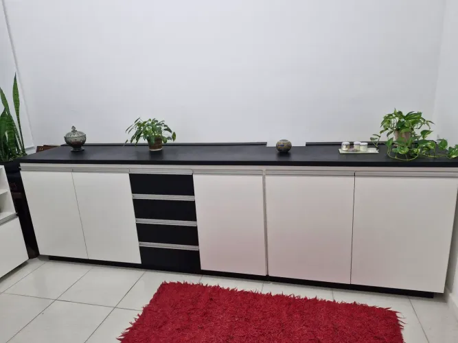 Armario multiuso,para escritório,quarto ou cozinha 5 portas, 4 gavetas.