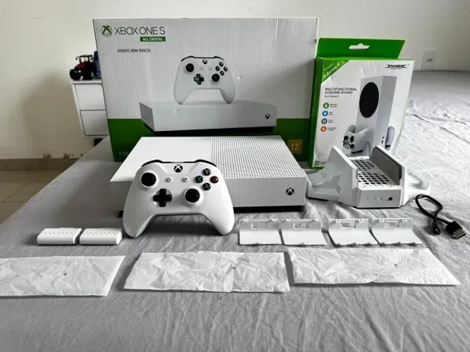 Xbox One s 1tb usado com acessório