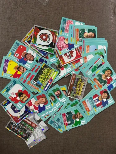 135 FIGURINHAS DA COPA DO MUNDO 2026 - LOTE