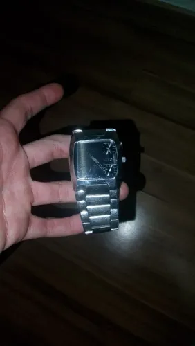 Vendo!! relógio barato,poucos detalhes 