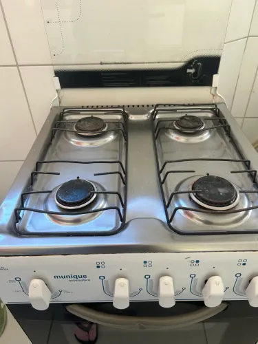 Vende fogão bom estado, funcionando perfeitamente.