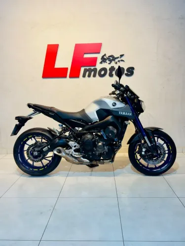 YAMAHA MT-09 PRATA 2017