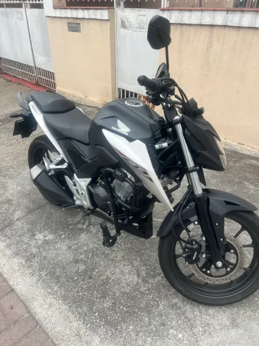 CB300F 2026 praticamente nova