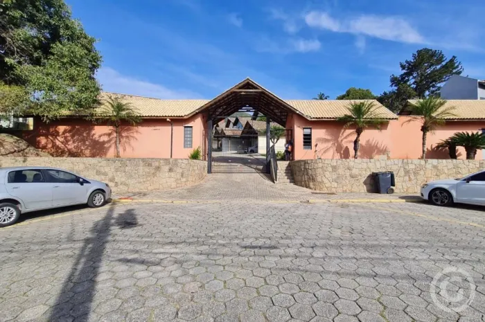 Casa aconchegante em condomínio fechado em Santo Antônio de Lisboa