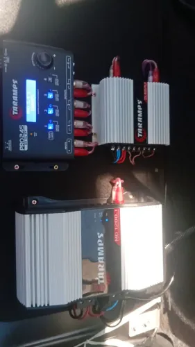 Caixa de som automotivo