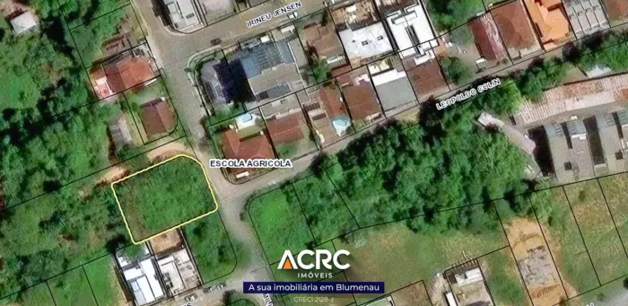 ACRC Imóveis - TE01264 - Terreno com um total de 976,11m² a Venda no Bairro Escola Agrícol