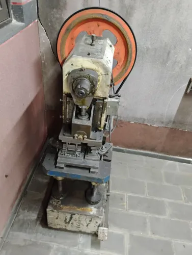 Máquinas e projetos de fabricação de suporte para TV