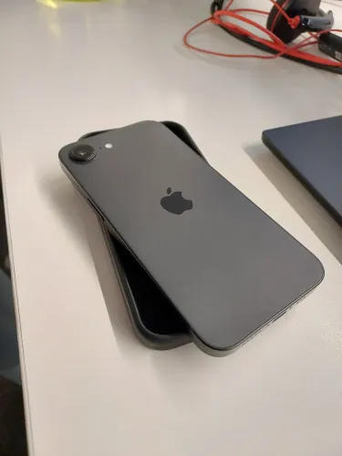 iPhone 16e na Garantia (5 meses de uso)