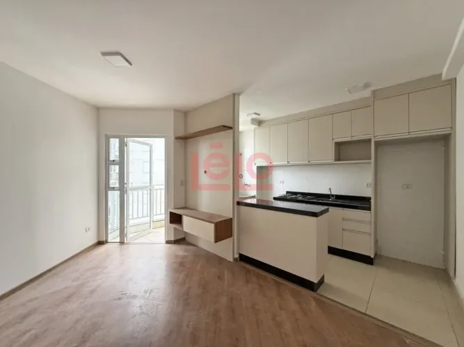 Apartamento 02 quartos, com sacada - Jardim Santa Rosa.