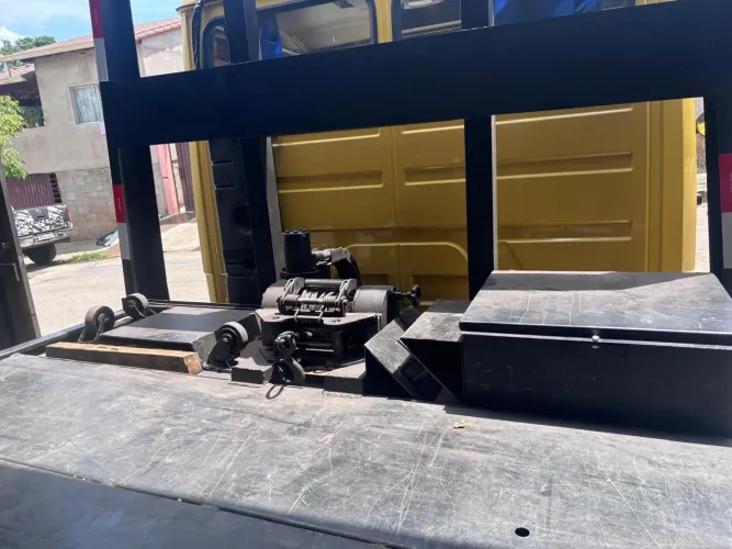 Caminhão prancha 710