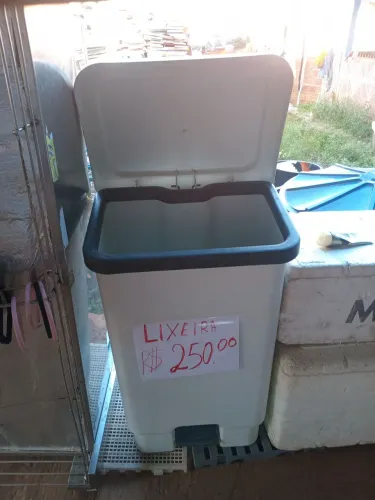 Lixeira de 100 litros