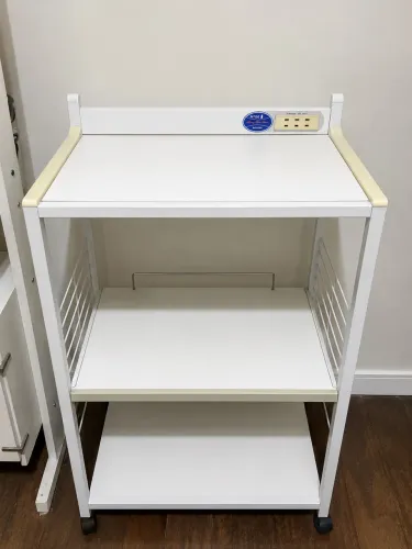 Mesa Auxiliar 3 Prateleiras com Tomada - Vintage