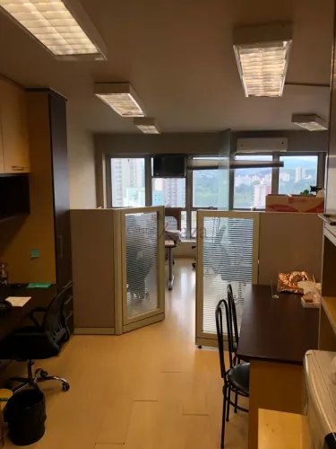 Oportunidade - Sala Comercial - Centro - Edifício Saint James - 84.50m² - Porteira Fechada