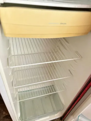 Vende se uma geladeira em otimas condições, marca eletrolux262litros freezer26L.