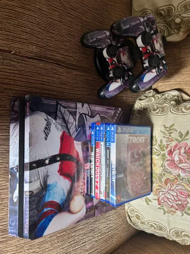 Vendo PS4 Slim com 1TB