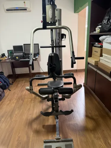 Bicicleta ergonometrica e Base de musculação