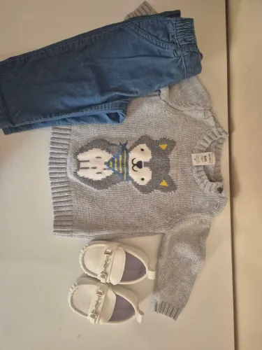 Linda roupa para o seu pequeno príncipe