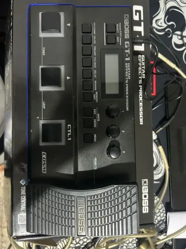 Pedaleira Boss GT1 + fonte