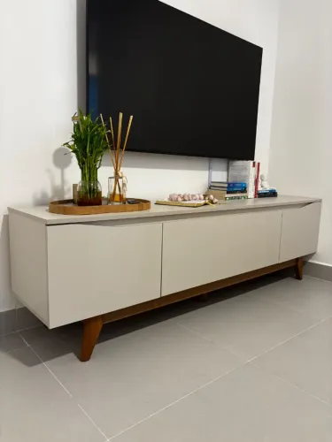 Rack 100% MDF e madeira maciça