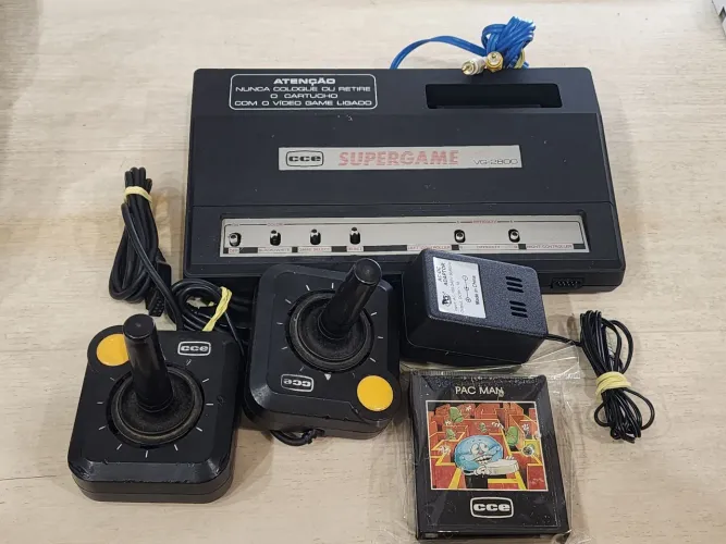 ATARI CCE VG 2800 Com 2 controle e cartucho Pac Man