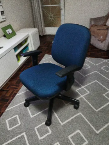 Vendo cadeira de escritório de rodinhas