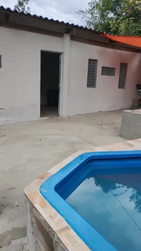 Vendo chácara com 2 quartos sala cozinha e banheiro totalizando 80m uma pequena piscina