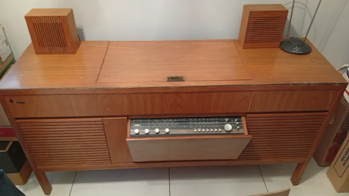Radio Vitrola Estéreo Philips RF-688
