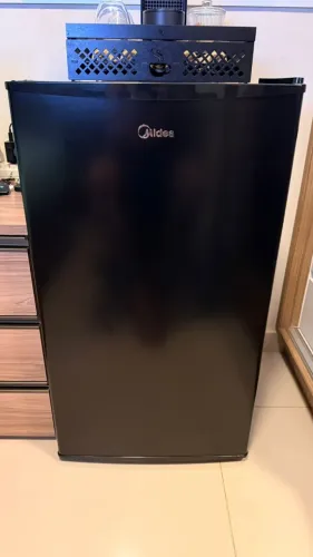 Frigobar 93 Litros Black Edition Inverter Bivolt