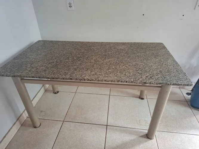 Vendo uma mesa de granito
