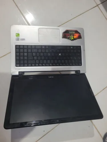 Notebook avell titânium B153 defeito nao liga tela c mancha sucata sem proc ram ssd dc