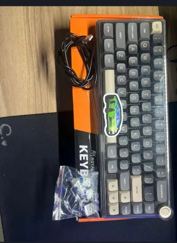 Teclado royal kludge rk65 