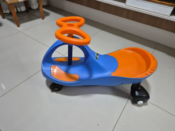 Carrinho Gira Gira Infantil Azul e Laranja - Bom Estado