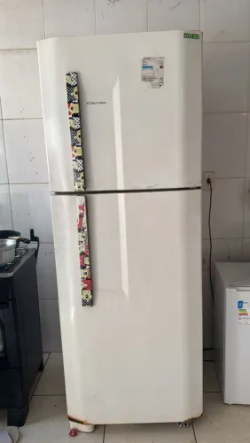 Vendo geladeira e fogão leia a descrição