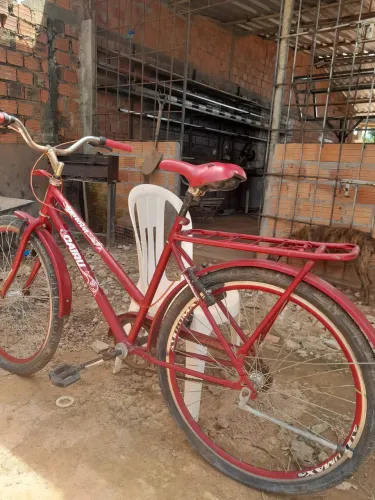 Bicicleta aro 27. Cor vermelha, por 340