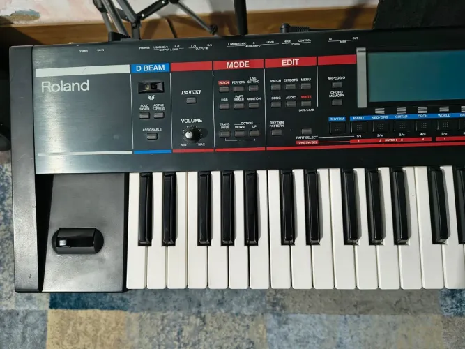 Vende teclado, leia a descrição!