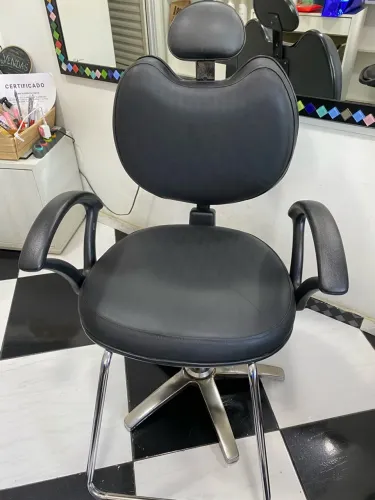 Cadeira pra maquiagem sobrancelha valor R$600,00 WhatsApp 91/ *